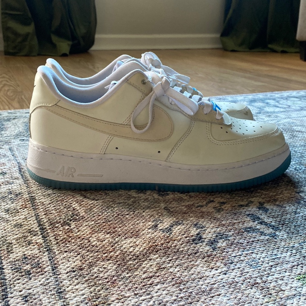 Women’s Nike Air Force (1’07 LX’ UV reactive)